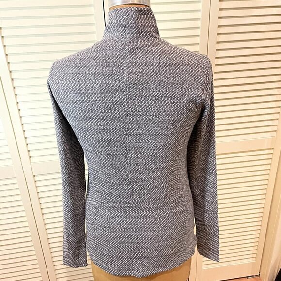 LULULEMON ATHLETICA Women's Longsleeve Top Grey/White Colors Size 8 NWOT - Picture 3 of 7